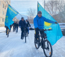 Жетісу облысында бір мезгілде Мемлекеттік Ту шеруімен велошабандоздар сайлауға барды